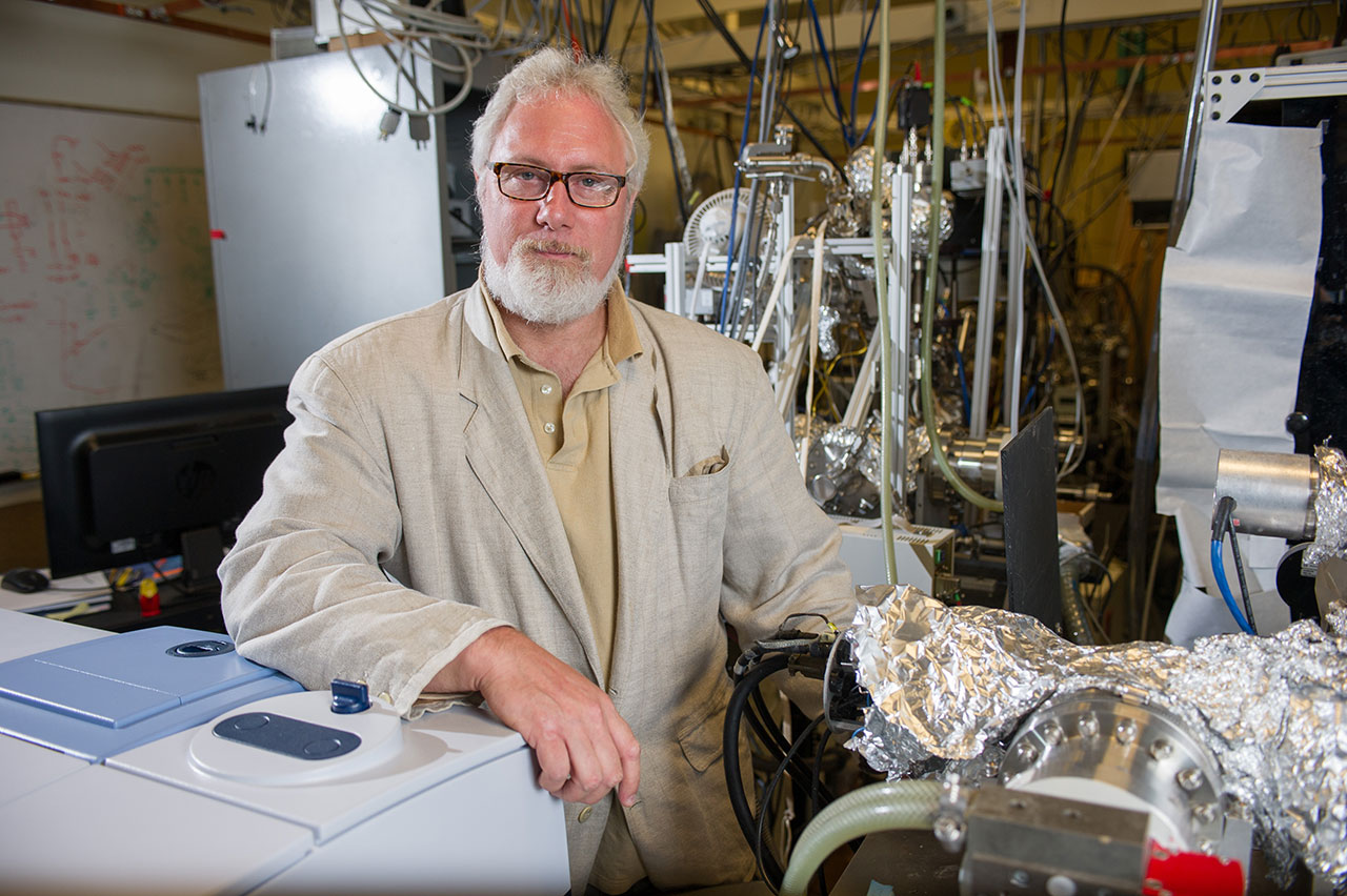 Portrait of Thomas Orlando in his lab
