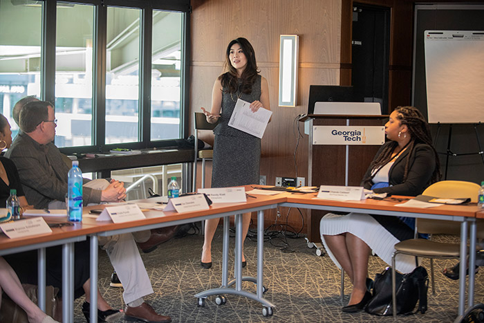 Ling-Ling Nie leads a discussion.